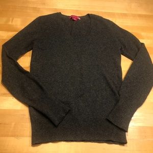 Gray V-neck sweater***100% cashmere***